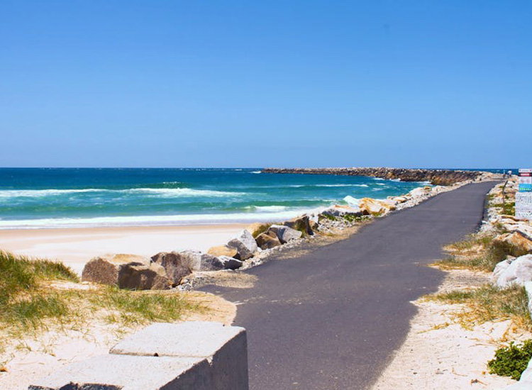 Exploring Nearby Attractions: Angourie and Iluka