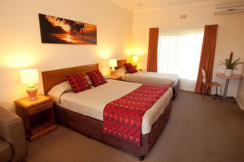 Byron Motor Lodge Motel - Yamba Accommodation 3