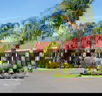 Pines Country Club Motor Inn - Yamba Accommodation