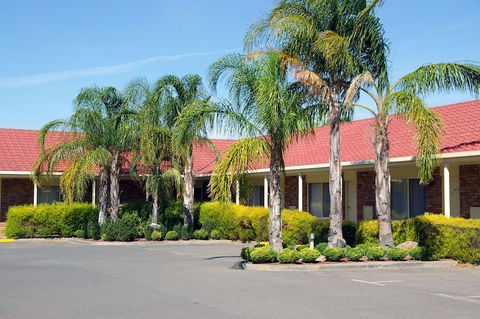 Pines Country Club Motor Inn - Yamba Accommodation 0