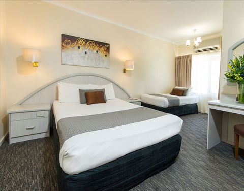 Adelaide Royal Coach - Yamba Accommodation 3