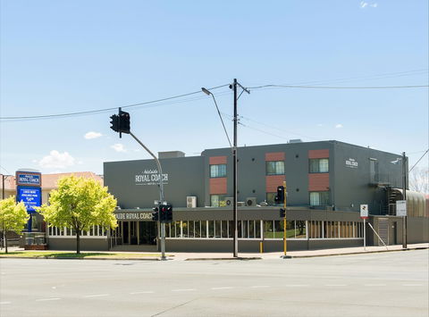 Adelaide Royal Coach - Yamba Accommodation 0