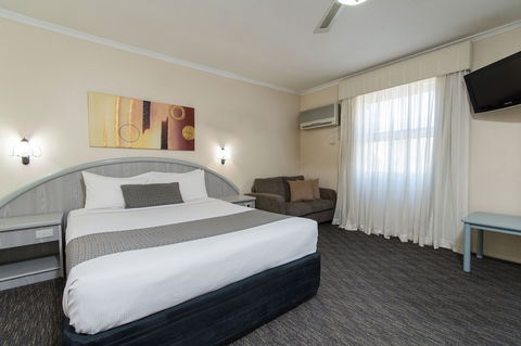 Adelaide Royal Coach - Yamba Accommodation 5