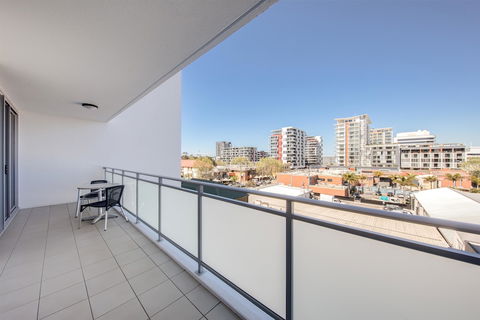 Adina Apartment Hotel Wollongong - Yamba Accommodation 5