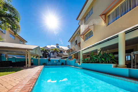 Cairns Queens Court - Yamba Accommodation 3