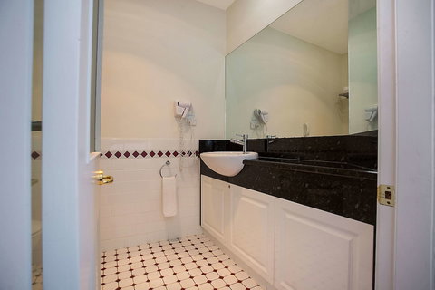 Quality Hotel Bentinck - Yamba Accommodation 6