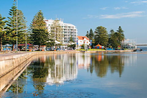 Oaks The Entrance Waterfront Suites - Yamba Accommodation 5