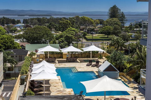 Oaks The Entrance Waterfront Suites - Yamba Accommodation 4