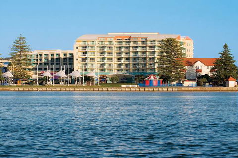 Oaks The Entrance Waterfront Suites - Yamba Accommodation 2
