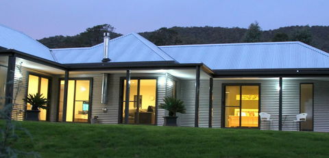3 Bells Alpine Cottage - Yamba Accommodation 6