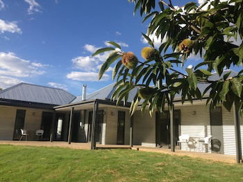 3 Bells Alpine Cottage - Yamba Accommodation 3