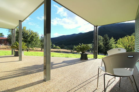 3 Bells Alpine Cottage - Yamba Accommodation 2