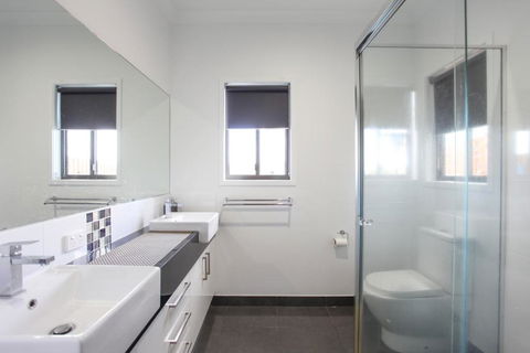 Lakeside Deck House - Yamba Accommodation 6