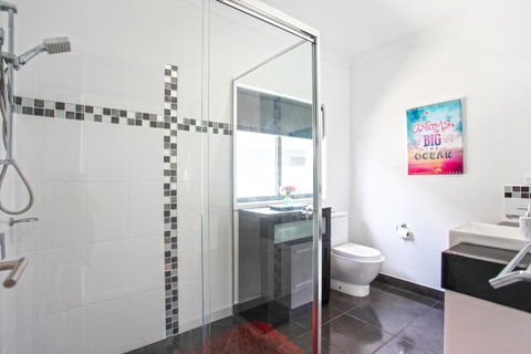 Lakeside Deck House - Yamba Accommodation 2