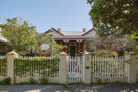 Pension Of Perth - Yamba Accommodation 6