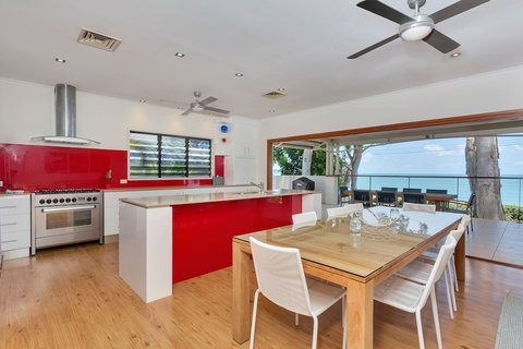 Seascape Luxury Beachfront Holiday House - Yamba Accommodation 2