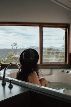 Kangaroo Ridge Retreat - Yamba Accommodation 6