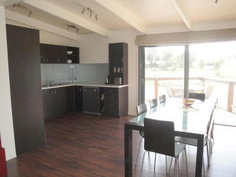 Off Mountain Accommodation - Yamba Accommodation 5