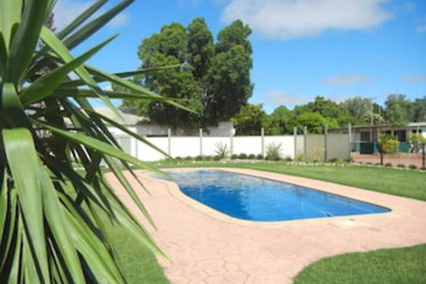 Longreach Tourist Park Caravan Park - Yamba Accommodation 0