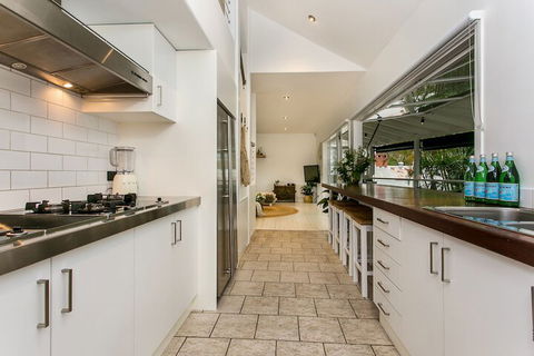 A PERFECT STAY - Cactus Rose Villa - Yamba Accommodation 3