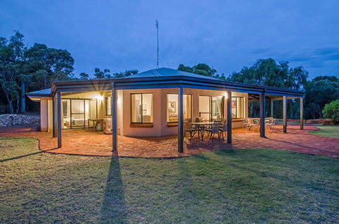 Yallingup Pet Friendly Bush Retreat - Yamba Accommodation 6