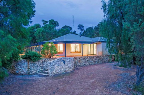 Yallingup Pet Friendly Bush Retreat - Yamba Accommodation 4
