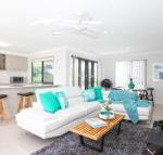 Beach Breeze Holiday House - Yamba Accommodation