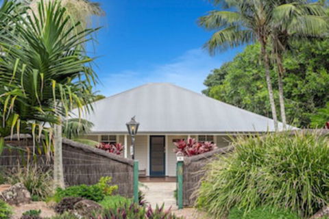 A PERFECT STAY - Cavvanbah Seaside Cottage - Yamba Accommodation 0