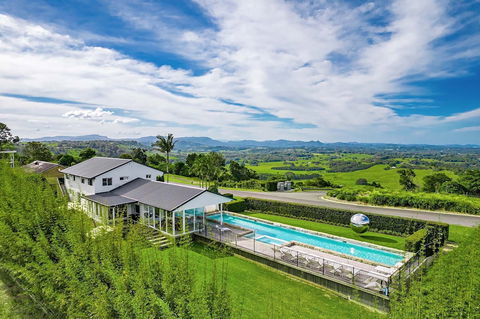 A PERFECT STAY - Villa St Helena - Yamba Accommodation 0