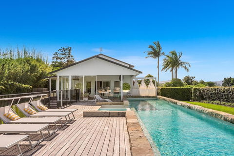 A PERFECT STAY - Villa St Helena - Yamba Accommodation 3