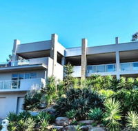 Hollywood Tree House - Yamba Accommodation