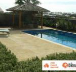 La Mer Home with a Pool - Yamba Accommodation