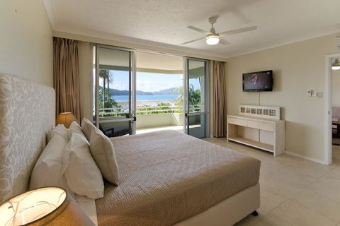 Beach Front Lagoon Lodge Apartments - Yamba Accommodation 3