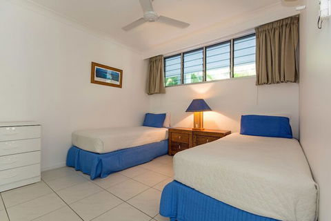 Beach Front Lagoon Lodge Apartments - Yamba Accommodation 6