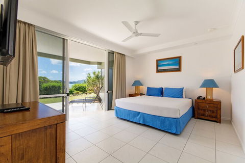 Beach Front Lagoon Lodge Apartments - Yamba Accommodation 5