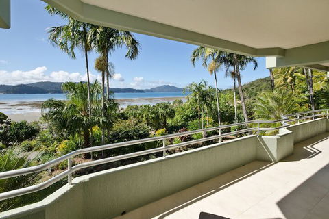 Beach Front Lagoon Lodge Apartments - Yamba Accommodation 1