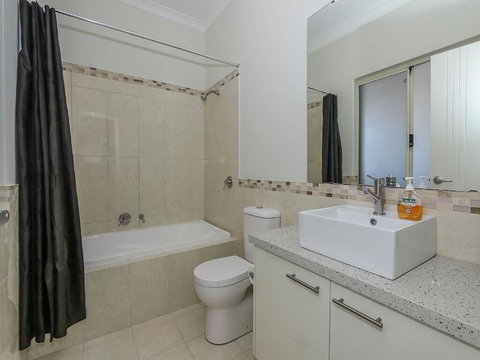 Rose Hotel Clarkson - Yamba Accommodation 3
