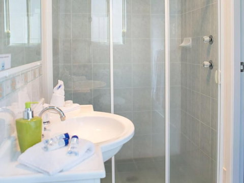 SkyLodge Temora - Yamba Accommodation 6