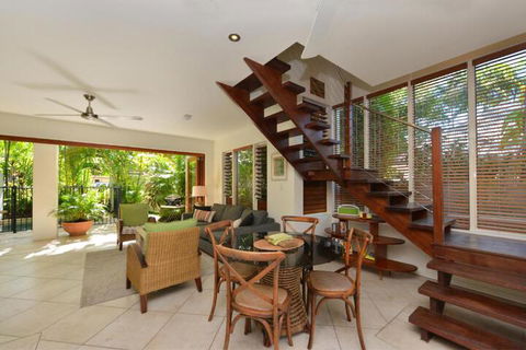 Frangipani Sur La Mer - Yamba Accommodation 4