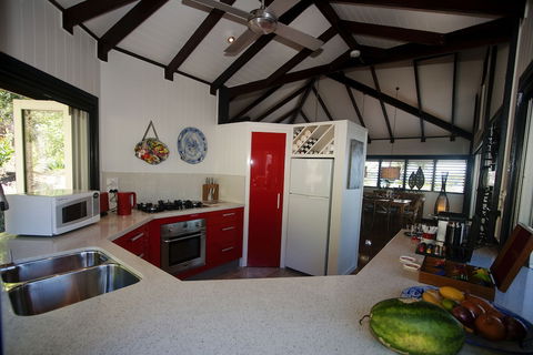 Bedarra Beach House - Yamba Accommodation 4
