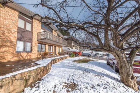 Alpine Apartment Great Location With Views Of Lake Jindabyne - Yamba Accommodation 4
