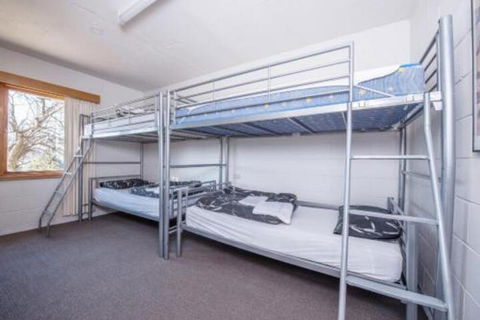 Alpine Apartment Great Location With Views Of Lake Jindabyne - Yamba Accommodation 6