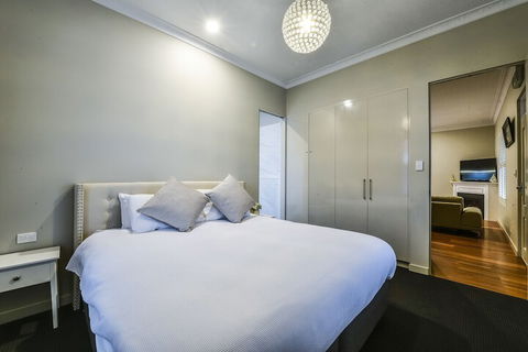 Aloha Luxury Central Apartments - Yamba Accommodation 4