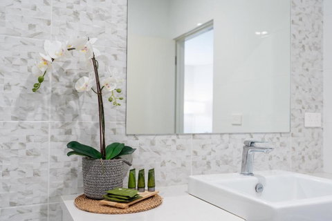 CENTRAL NO 5 LUXURY APARTMENT - Yamba Accommodation 4