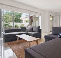 Luxury Townhouse 250m to the Beach - Yamba Accommodation