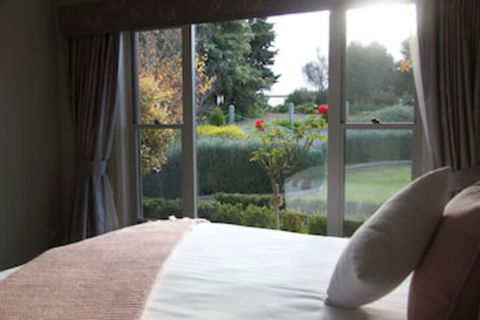 BEL MIREN ESSINGTON - Yamba Accommodation 0