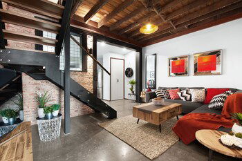 UNIQUE - New York Loft Style Townhouse - Yamba Accommodation 4