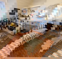 Courthouse Cottage - Yamba Accommodation