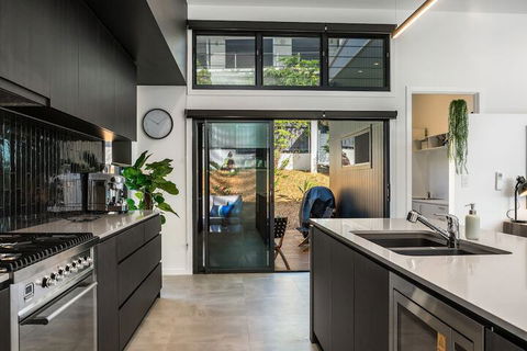 Wollumbin Haus - Yamba Accommodation 7
