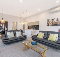 Chimneys on Bank - Yamba Accommodation